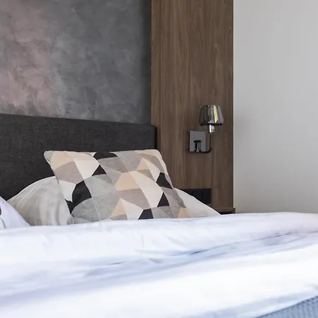 Glow - Chmielna, & River View